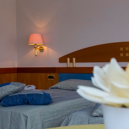 Hotel Futura Centro Congressi Napels Buitenkant foto