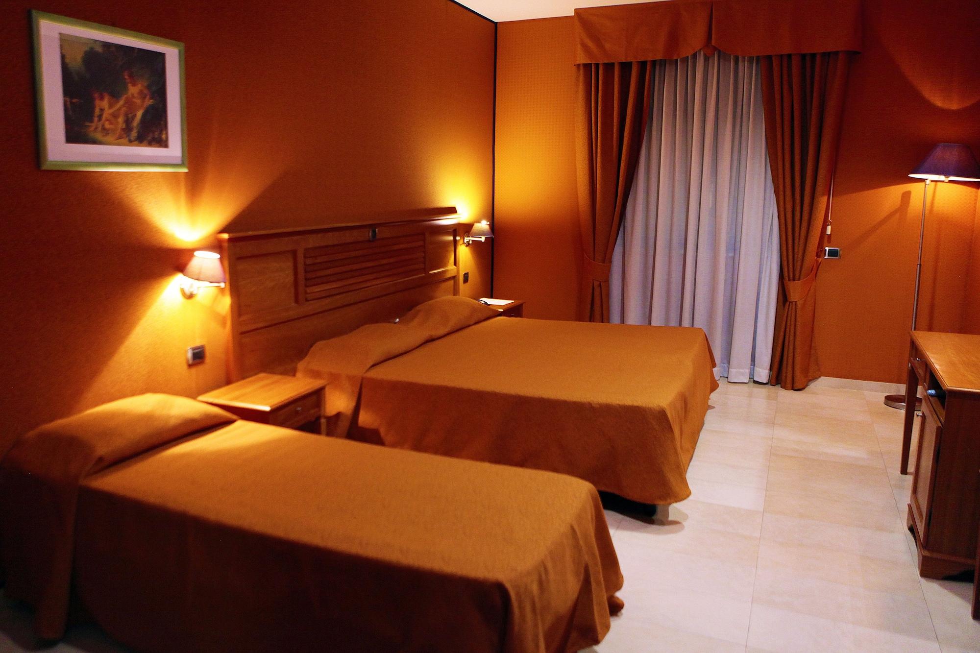 Hotel Futura Centro Congressi Napels Buitenkant foto